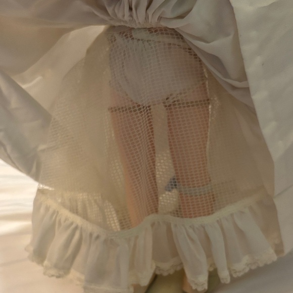 NWT-Charming Bridal Doll with Veil - Picture 16 of 16